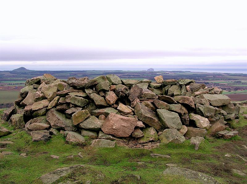 Traprain Cairn.JPG